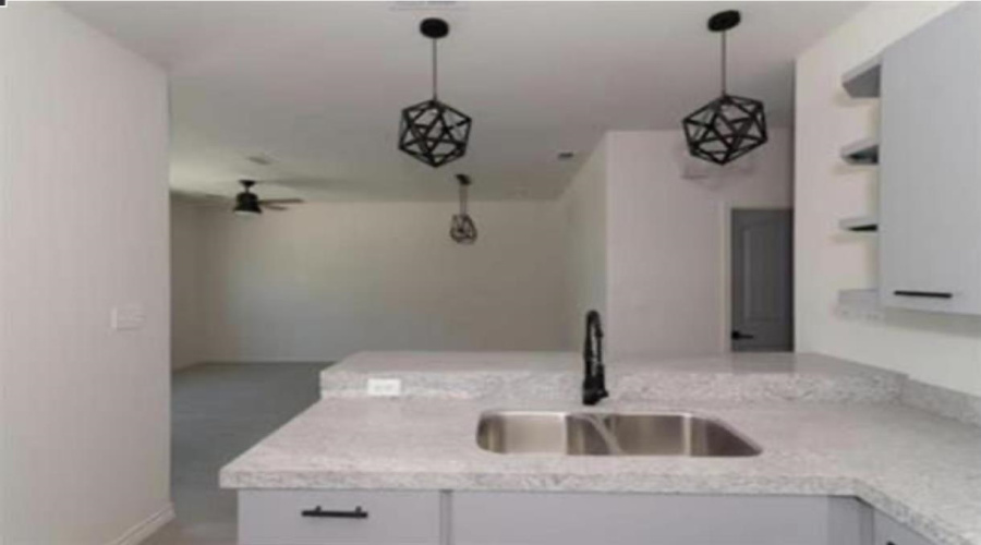 7608 Rocio Dr, Laredo, Texas 78041, 2 Bedrooms Bedrooms, 2 Rooms Rooms,2 BathroomsBathrooms,Residential,For Rent,7608 Rocio Dr,20262542