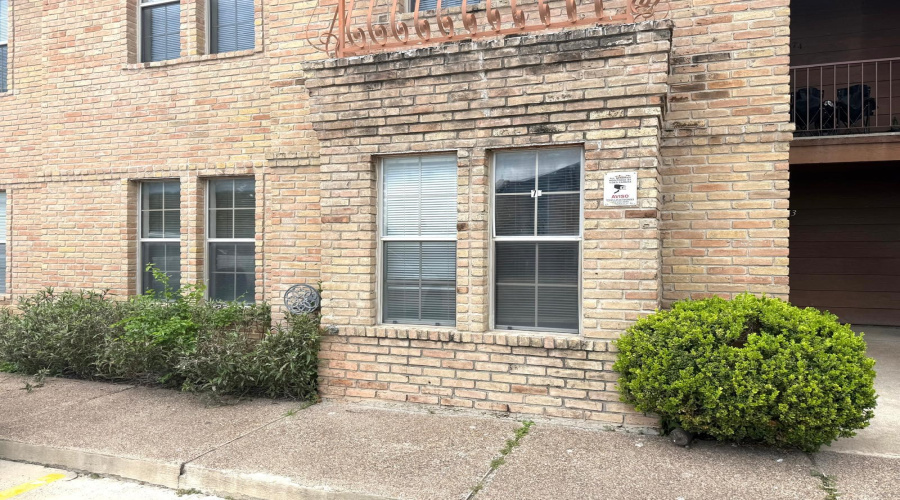 205 Martingale Ln, Laredo, Texas 78041-0000, 3 Bedrooms Bedrooms, 5 Rooms Rooms,2 BathroomsBathrooms,Residential,For Rent,205 Martingale Ln,20262548