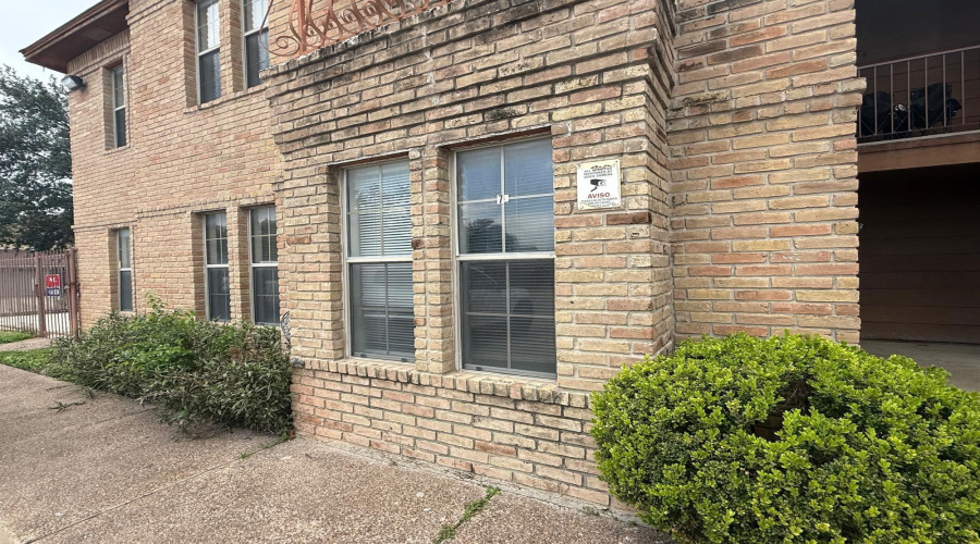 205 Martingale Ln, Laredo, Texas 78041-0000, 3 Bedrooms Bedrooms, 5 Rooms Rooms,2 BathroomsBathrooms,Residential,For Rent,205 Martingale Ln,20262548