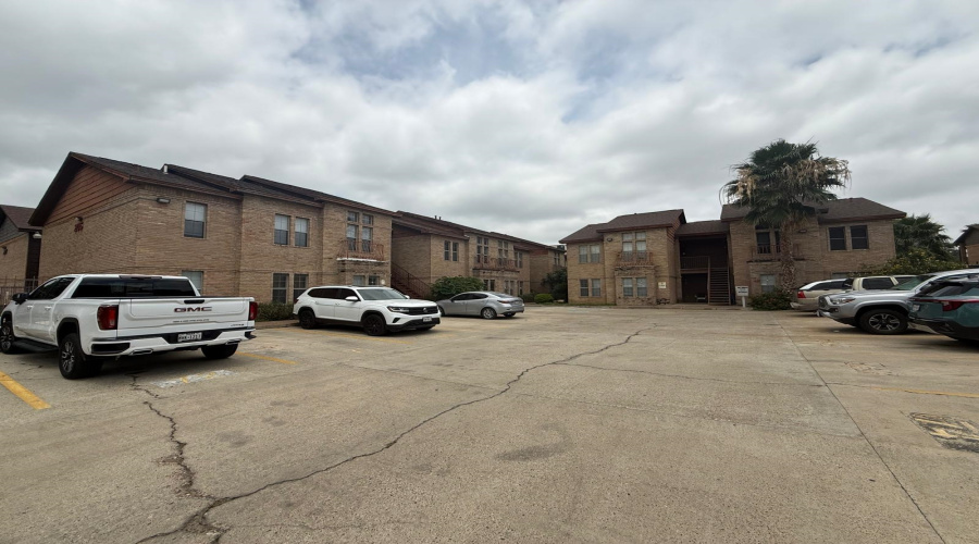 205 Martingale Ln, Laredo, Texas 78041-0000, 3 Bedrooms Bedrooms, 5 Rooms Rooms,2 BathroomsBathrooms,Residential,For Rent,205 Martingale Ln,20262548