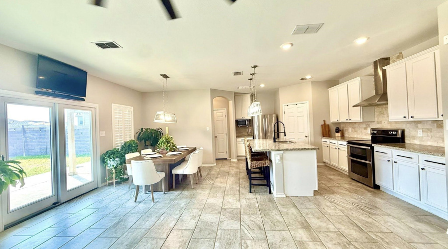 1006 Kus Dr., Laredo, Texas 78045, 4 Bedrooms Bedrooms, 7 Rooms Rooms,2 BathroomsBathrooms,Residential,For Rent,1006 Kus Dr.,20262549