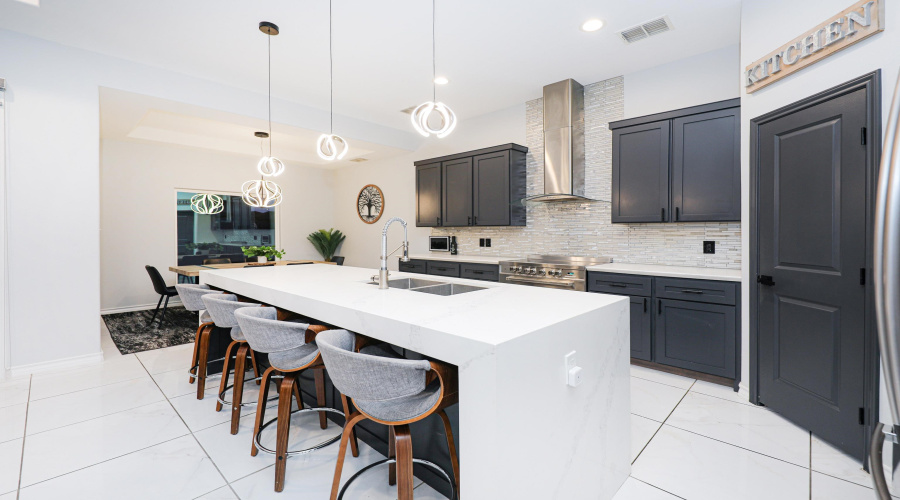 102 Cresta Dr., LAREDO, Texas 78045, 4 Bedrooms Bedrooms, 7 Rooms Rooms,4 BathroomsBathrooms,Residential,For Sale,102 Cresta Dr.,20262552