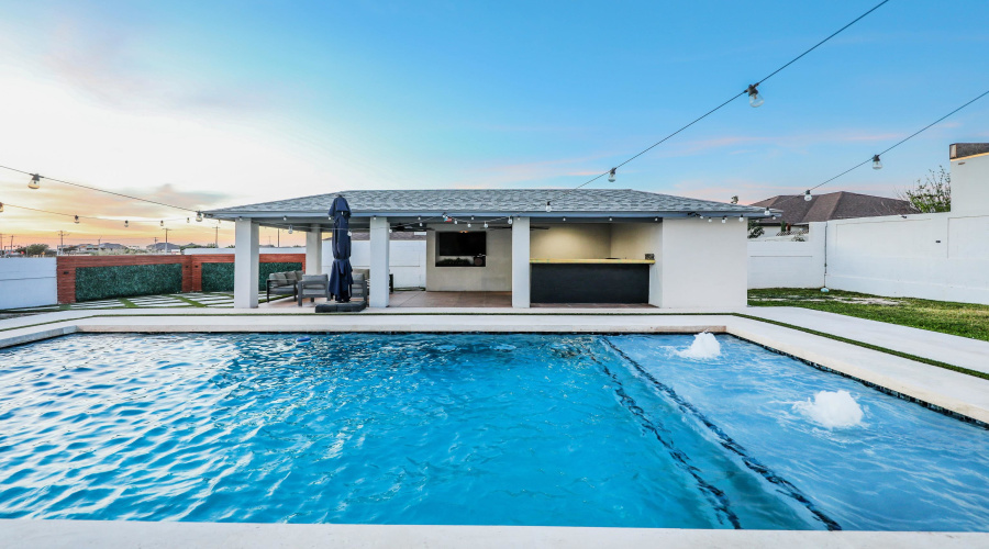 102 Cresta Dr., LAREDO, Texas 78045, 4 Bedrooms Bedrooms, 7 Rooms Rooms,4 BathroomsBathrooms,Residential,For Sale,102 Cresta Dr.,20262552