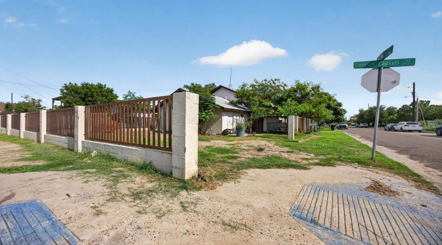 3501 Corpus Christi St, Laredo, Texas 78043, 8 Bedrooms Bedrooms, 16 Rooms Rooms,4 BathroomsBathrooms,Residential,For Sale,3501 Corpus Christi St,20262556