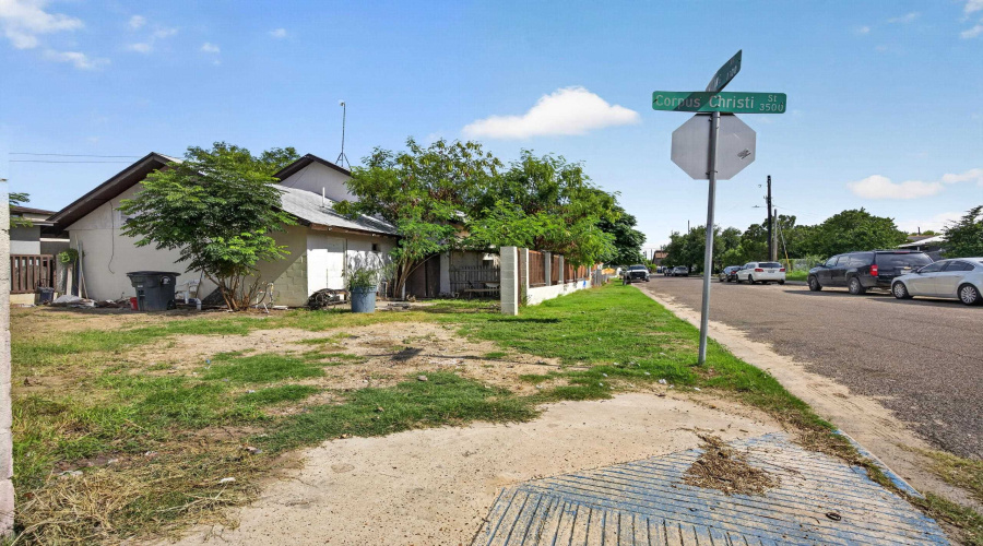 3501 Corpus Christi St, Laredo, Texas 78043, 8 Bedrooms Bedrooms, 16 Rooms Rooms,4 BathroomsBathrooms,Residential,For Sale,3501 Corpus Christi St,20262556