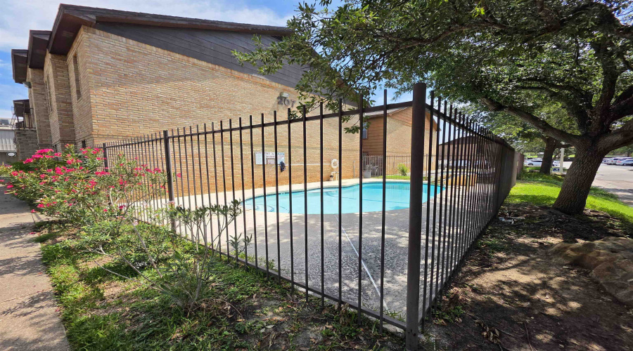 207 Martingale Ln, Laredo, Texas 78041, 2 Bedrooms Bedrooms, 5 Rooms Rooms,2 BathroomsBathrooms,Residential,For Rent,207 Martingale Ln,20262559