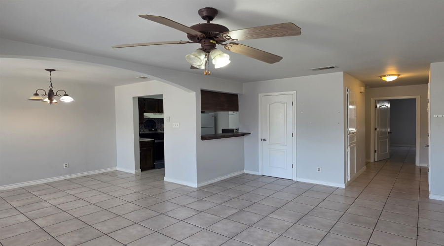 207 Martingale Ln, Laredo, Texas 78041, 2 Bedrooms Bedrooms, 5 Rooms Rooms,2 BathroomsBathrooms,Residential,For Rent,207 Martingale Ln,20262559