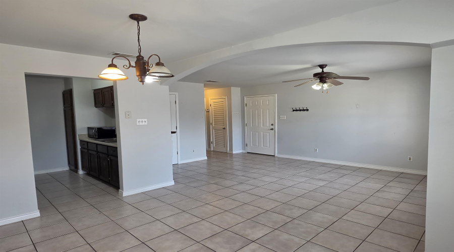 207 Martingale Ln, Laredo, Texas 78041, 2 Bedrooms Bedrooms, 5 Rooms Rooms,2 BathroomsBathrooms,Residential,For Rent,207 Martingale Ln,20262559