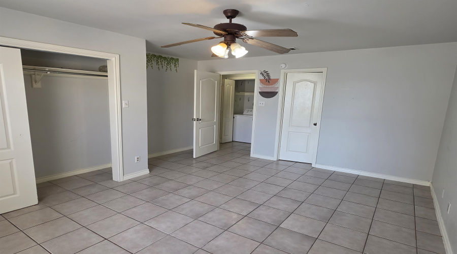 207 Martingale Ln, Laredo, Texas 78041, 2 Bedrooms Bedrooms, 5 Rooms Rooms,2 BathroomsBathrooms,Residential,For Rent,207 Martingale Ln,20262559