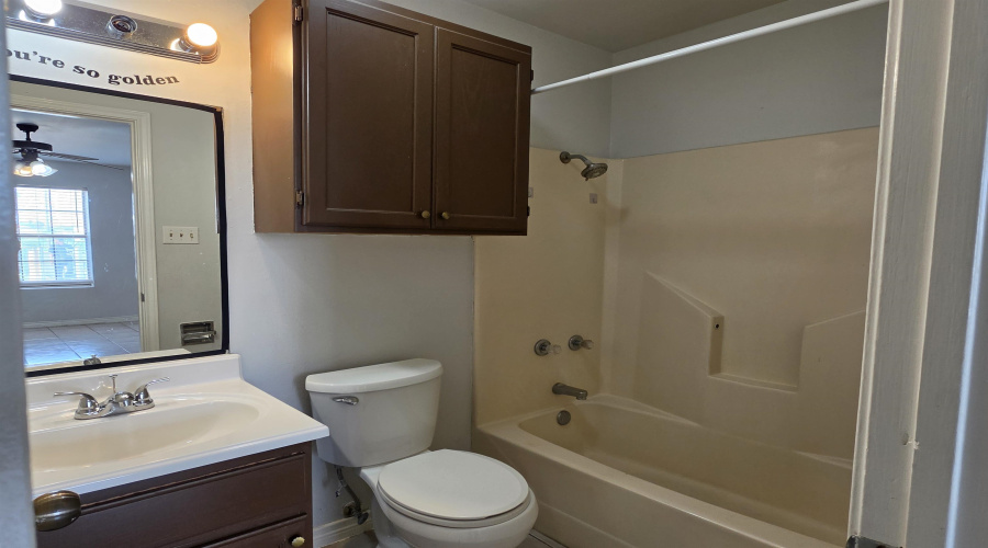 207 Martingale Ln, Laredo, Texas 78041, 2 Bedrooms Bedrooms, 5 Rooms Rooms,2 BathroomsBathrooms,Residential,For Rent,207 Martingale Ln,20262559