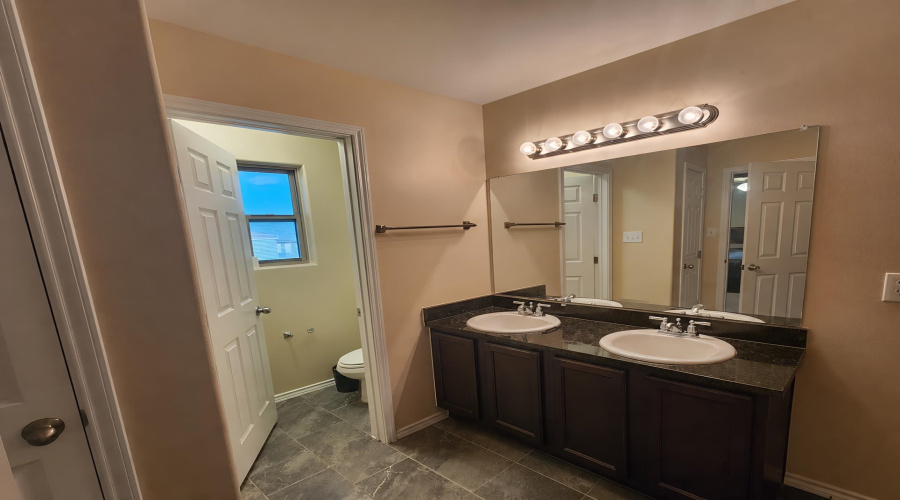 9958 Inmaculada Ln, Laredo, Texas 78045, 3 Bedrooms Bedrooms, 4 Rooms Rooms,2 BathroomsBathrooms,Residential,For Sale,9958 Inmaculada Ln,20262560