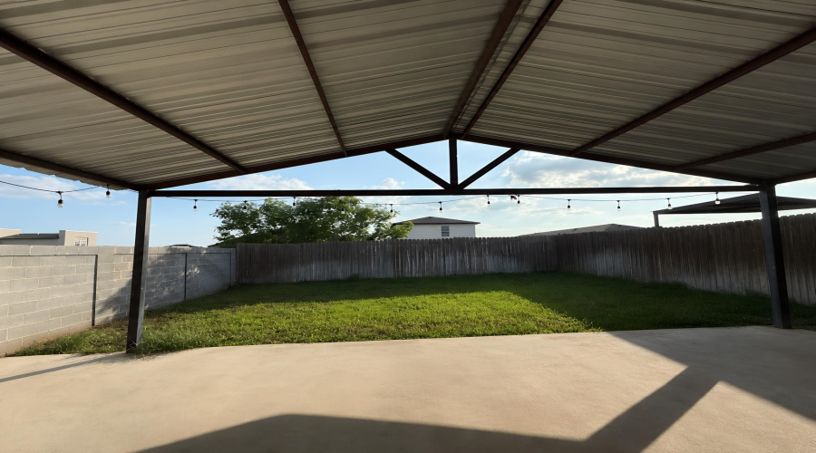 9958 Inmaculada Ln, Laredo, Texas 78045, 3 Bedrooms Bedrooms, 4 Rooms Rooms,2 BathroomsBathrooms,Residential,For Sale,9958 Inmaculada Ln,20262560