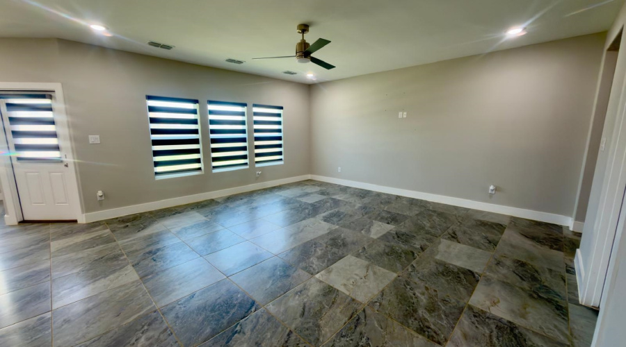 1521 Hebilla Ln., Laredo, Texas 78046-2243, 3 Bedrooms Bedrooms, 5 Rooms Rooms,2 BathroomsBathrooms,Residential,For Sale,1521 Hebilla Ln.,20262562