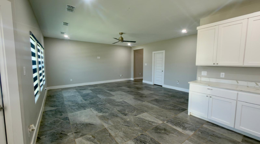 1521 Hebilla Ln., Laredo, Texas 78046-2243, 3 Bedrooms Bedrooms, 5 Rooms Rooms,2 BathroomsBathrooms,Residential,For Sale,1521 Hebilla Ln.,20262562