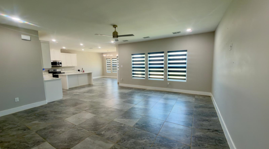 1521 Hebilla Ln., Laredo, Texas 78046-2243, 3 Bedrooms Bedrooms, 5 Rooms Rooms,2 BathroomsBathrooms,Residential,For Sale,1521 Hebilla Ln.,20262562