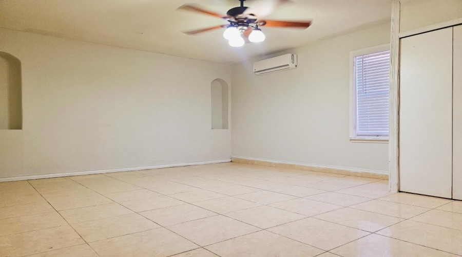 233 Rancho Viejo Dr, laredo, Texas 78045, 4 Bedrooms Bedrooms, 6 Rooms Rooms,2 BathroomsBathrooms,Residential,For Rent,233 Rancho Viejo Dr,20262566