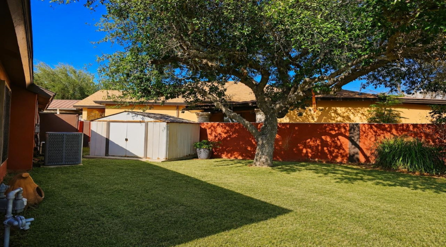 233 Rancho Viejo Dr, laredo, Texas 78045, 4 Bedrooms Bedrooms, 6 Rooms Rooms,2 BathroomsBathrooms,Residential,For Rent,233 Rancho Viejo Dr,20262566