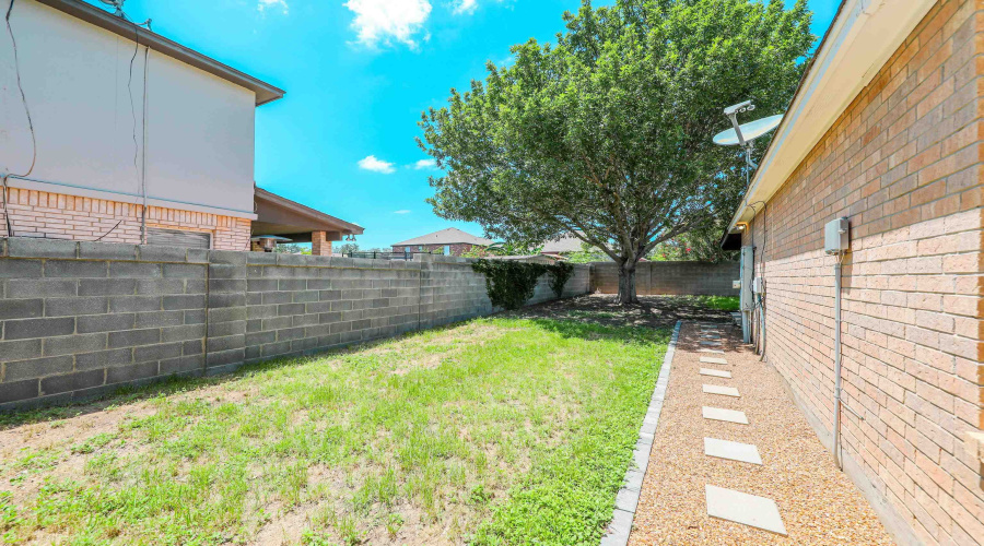 3116 Silhouette Dr, Laredo, Texas 78045, 3 Bedrooms Bedrooms, 6 Rooms Rooms,2 BathroomsBathrooms,Residential,For Sale,3116 Silhouette Dr,20262572