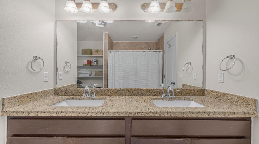 6002 Narciso Dr., LAREDO, Texas 78043, 4 Bedrooms Bedrooms, 6 Rooms Rooms,2 BathroomsBathrooms,Residential,For Sale,6002 Narciso Dr.,20262573