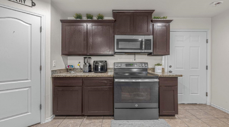 6002 Narciso Dr., LAREDO, Texas 78043, 4 Bedrooms Bedrooms, 6 Rooms Rooms,2 BathroomsBathrooms,Residential,For Sale,6002 Narciso Dr.,20262573