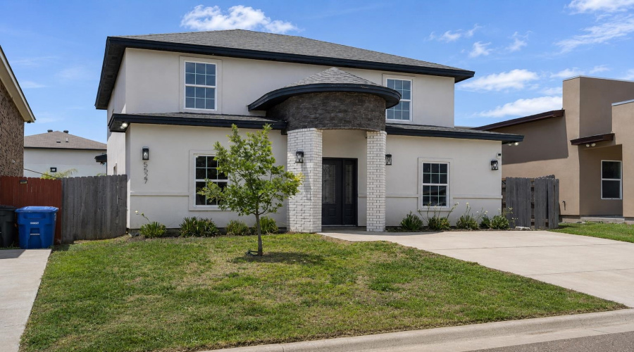 5527 Conroe St, Laredo, Texas 78046, 4 Bedrooms Bedrooms, 7 Rooms Rooms,3 BathroomsBathrooms,Residential,For Sale,5527 Conroe St,20262575