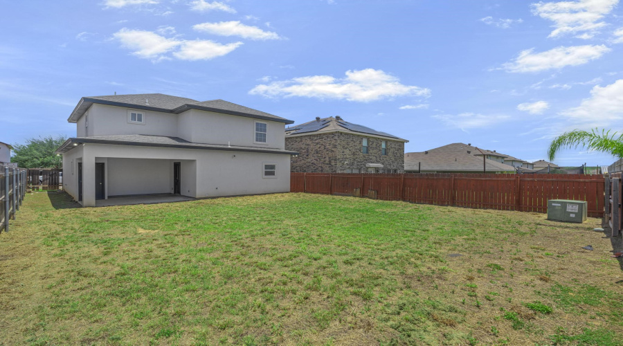 5527 Conroe St, Laredo, Texas 78046, 4 Bedrooms Bedrooms, 7 Rooms Rooms,3 BathroomsBathrooms,Residential,For Sale,5527 Conroe St,20262575