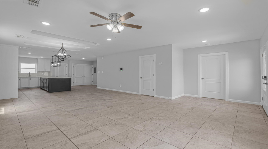 5527 Conroe St, Laredo, Texas 78046, 4 Bedrooms Bedrooms, 7 Rooms Rooms,3 BathroomsBathrooms,Residential,For Sale,5527 Conroe St,20262575