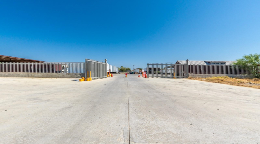 4420 E Saunders St, Laredo, Texas 78041, ,Land,For Rent,4420 E Saunders St,20262574