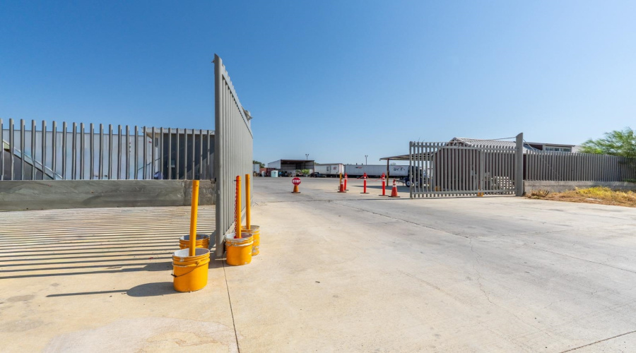 4420 E Saunders St, Laredo, Texas 78041, ,Land,For Rent,4420 E Saunders St,20262574