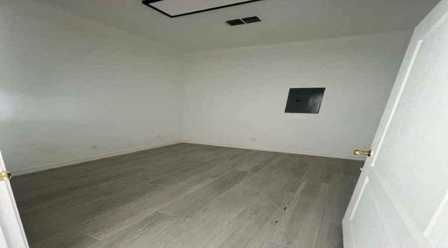 608 Gale St, Laredo, Texas 78041, 1 Room Rooms,1 BathroomBathrooms,Commercial retail/office,For Sale,608 Gale St,20262583