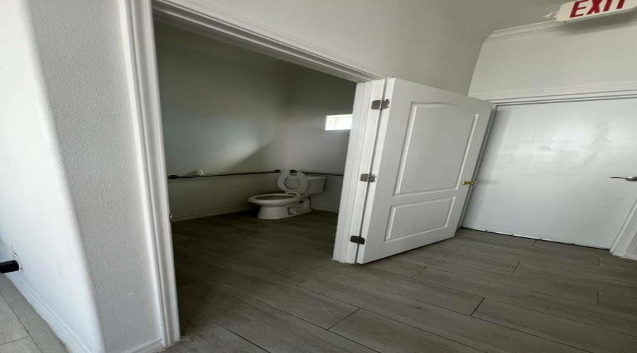 608 Gale St, Laredo, Texas 78041, 1 Room Rooms,1 BathroomBathrooms,Commercial retail/office,For Sale,608 Gale St,20262583