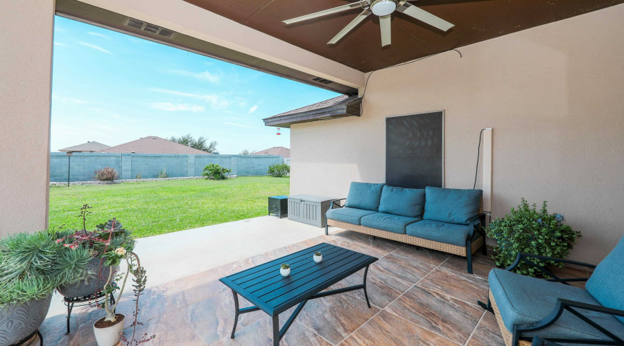 321 Collado Dr, Laredo, Texas 78045-6866, 3 Bedrooms Bedrooms, 7 Rooms Rooms,2 BathroomsBathrooms,Residential,For Sale,321 Collado Dr,20262578