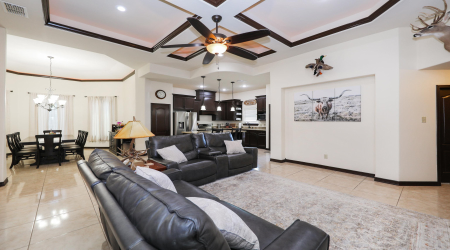 321 Collado Dr, Laredo, Texas 78045-6866, 3 Bedrooms Bedrooms, 7 Rooms Rooms,2 BathroomsBathrooms,Residential,For Sale,321 Collado Dr,20262578