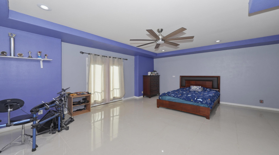10601 Porfirio Dr, Laredo, Texas 78045, 5 Bedrooms Bedrooms, 7 Rooms Rooms,3 BathroomsBathrooms,Residential,For Sale,10601 Porfirio Dr,20262580