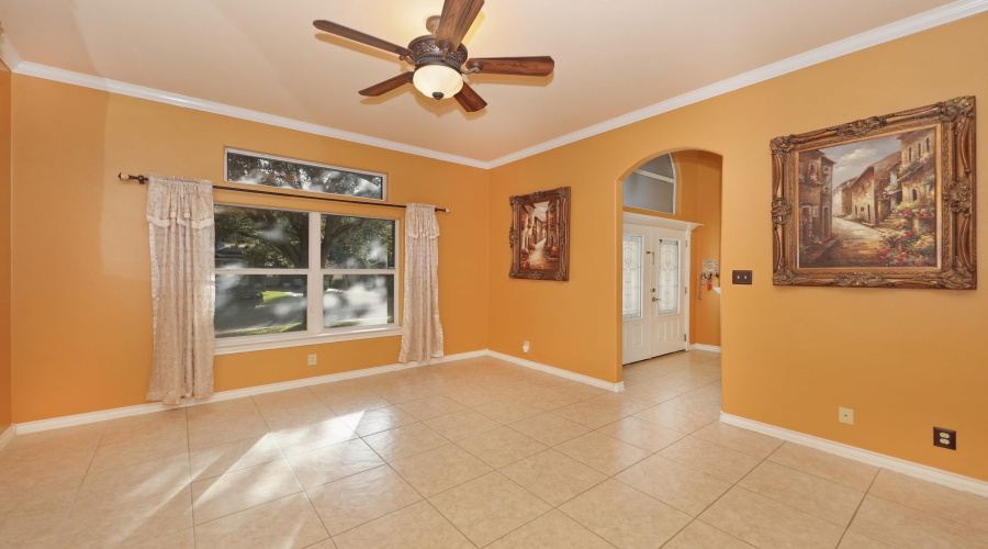 10601 Porfirio Dr, Laredo, Texas 78045, 5 Bedrooms Bedrooms, 7 Rooms Rooms,3 BathroomsBathrooms,Residential,For Sale,10601 Porfirio Dr,20262580