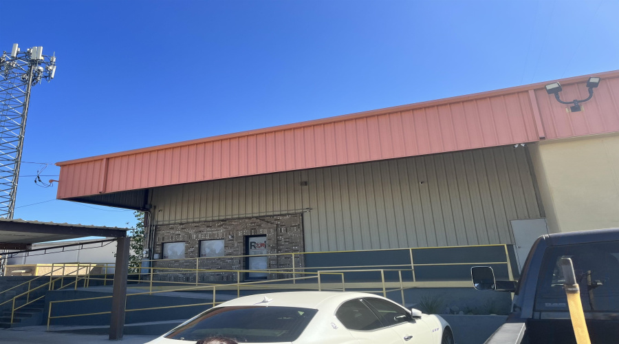 5305 Santa Maria Ave, Laredo, Texas 78040, 1 Bedroom Bedrooms, 1 Room Rooms,1 BathroomBathrooms,Commercial/industrial,For Rent,5305 Santa Maria Ave,20262579