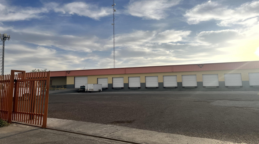 5305 Santa Maria Ave, Laredo, Texas 78040, 1 Bedroom Bedrooms, 1 Room Rooms,1 BathroomBathrooms,Commercial/industrial,For Rent,5305 Santa Maria Ave,20262579