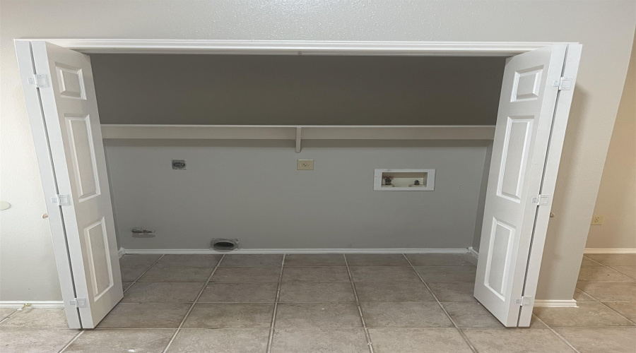 405 Prescott Lp, Laredo, Texas 78046, 3 Bedrooms Bedrooms, 5 Rooms Rooms,1 BathroomBathrooms,Residential,For Rent,405 Prescott Lp,20262585