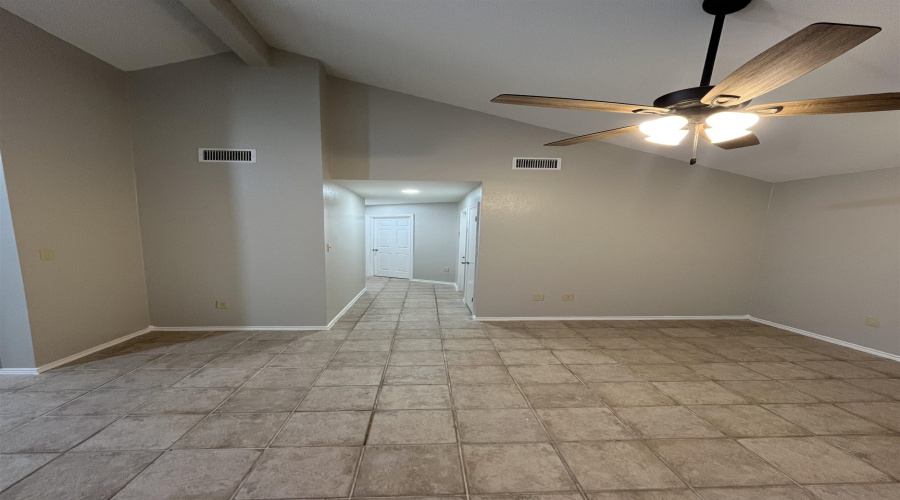 405 Prescott Lp, Laredo, Texas 78046, 3 Bedrooms Bedrooms, 5 Rooms Rooms,1 BathroomBathrooms,Residential,For Rent,405 Prescott Lp,20262585