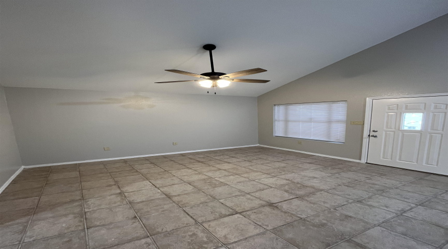 405 Prescott Lp, Laredo, Texas 78046, 3 Bedrooms Bedrooms, 5 Rooms Rooms,1 BathroomBathrooms,Residential,For Rent,405 Prescott Lp,20262585