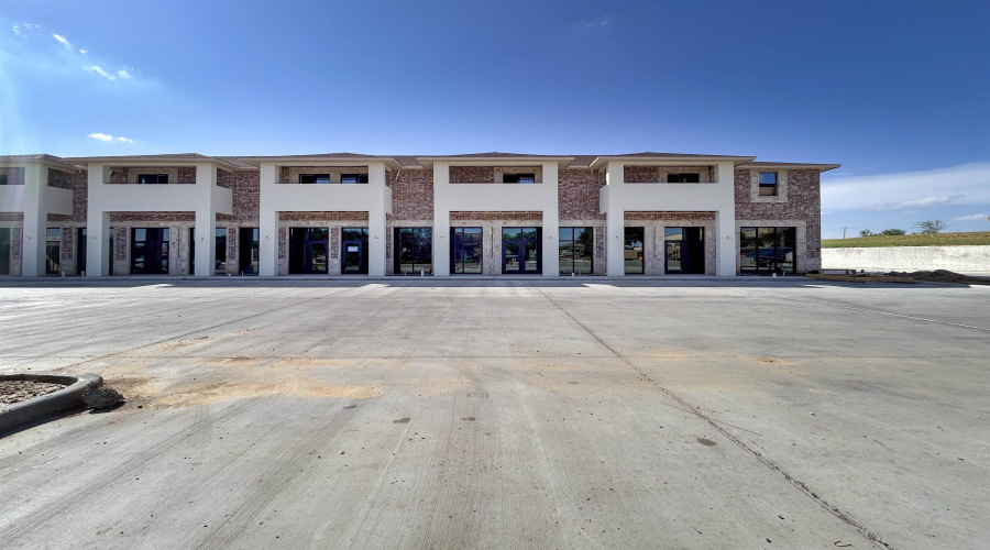 210 Calle Del Norte, Laredo, Texas 78041-0000, 1 Room Rooms,1 BathroomBathrooms,Commercial retail/office,For Rent,210 Calle Del Norte,20262593