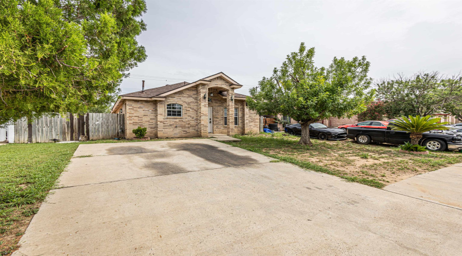 753 Snake Dr, LAREDO, Texas 78045, 3 Bedrooms Bedrooms, 5 Rooms Rooms,2 BathroomsBathrooms,Residential,For Rent,753 Snake Dr,20262588