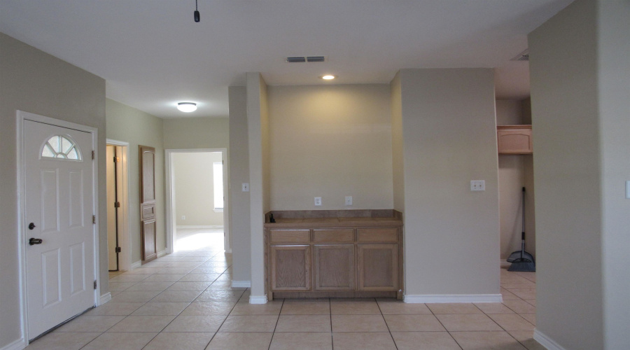 9804 Cantera Ct, Laredo, Texas 78045, 2 Bedrooms Bedrooms, 5 Rooms Rooms,2 BathroomsBathrooms,Residential,For Rent,9804 Cantera Ct,20262592