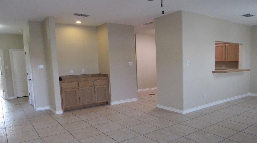 9804 Cantera Ct, Laredo, Texas 78045, 2 Bedrooms Bedrooms, 5 Rooms Rooms,2 BathroomsBathrooms,Residential,For Rent,9804 Cantera Ct,20262592