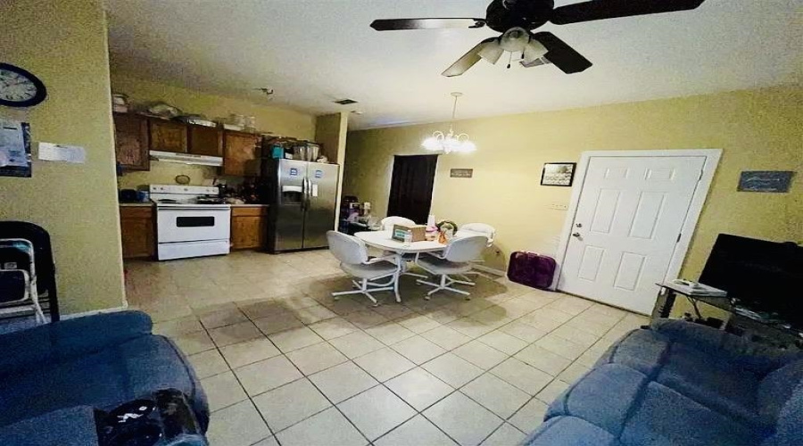 106 Salamanca Ave, LAREDO, Texas 78046, 3 Bedrooms Bedrooms, 5 Rooms Rooms,1 BathroomBathrooms,Residential,For Sale,106 Salamanca Ave,20262594