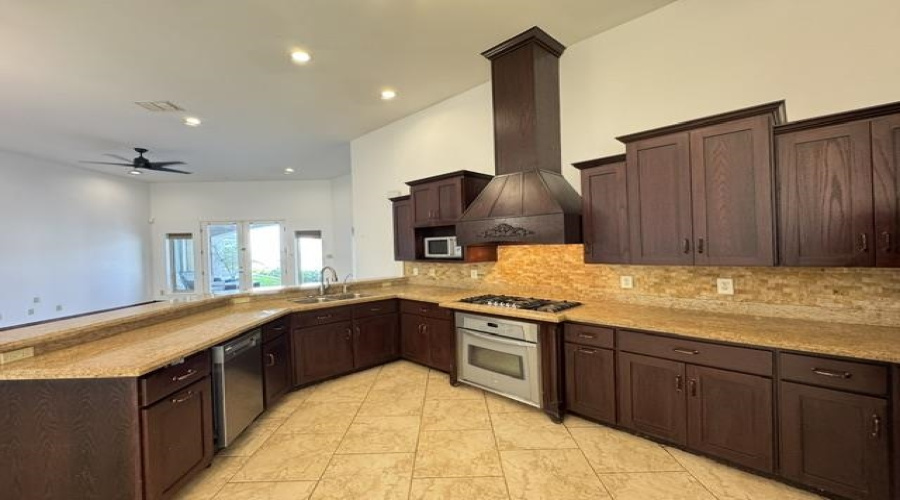 2920 O'Henry Dr, Laredo, Texas 78041, 3 Bedrooms Bedrooms, 8 Rooms Rooms,4 BathroomsBathrooms,Residential,For Rent,2920 O'Henry Dr,20262596