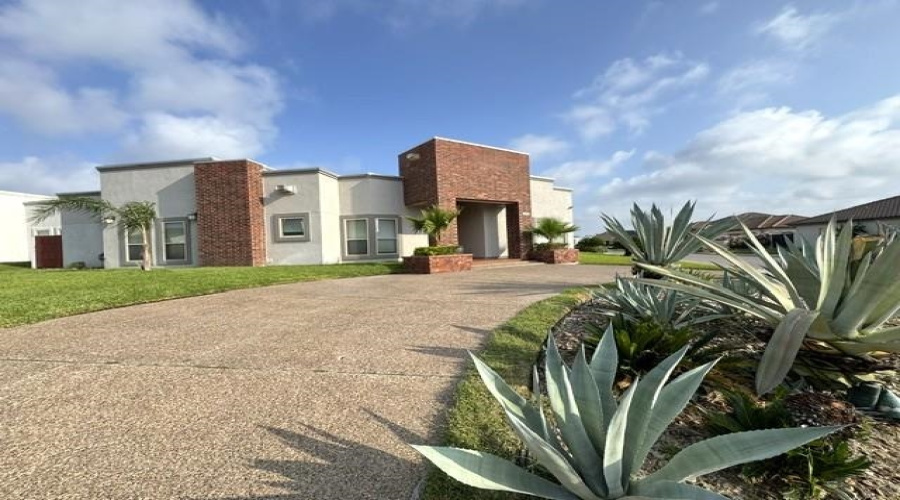 2920 O'Henry Dr, Laredo, Texas 78041, 3 Bedrooms Bedrooms, 8 Rooms Rooms,4 BathroomsBathrooms,Residential,For Rent,2920 O'Henry Dr,20262596