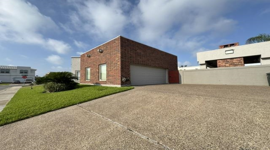 2920 O'Henry Dr, Laredo, Texas 78041, 3 Bedrooms Bedrooms, 8 Rooms Rooms,4 BathroomsBathrooms,Residential,For Rent,2920 O'Henry Dr,20262596