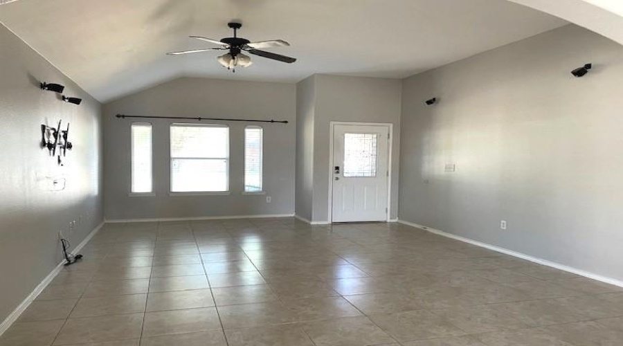 1911 Stonefield Ln, Laredo, Texas 78045, 3 Bedrooms Bedrooms, 6 Rooms Rooms,2 BathroomsBathrooms,Residential,For Rent,1911 Stonefield Ln,20262597