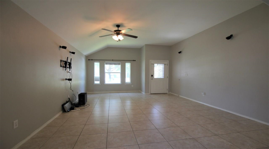1911 Stonefield Ln, Laredo, Texas 78045, 3 Bedrooms Bedrooms, 6 Rooms Rooms,2 BathroomsBathrooms,Residential,For Rent,1911 Stonefield Ln,20262597